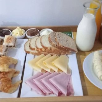 Desayuno servido en el apart